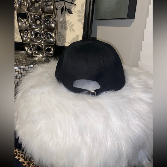 La hat - Picture 2 of 11